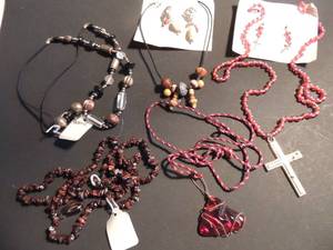 lot 37 image: Jewelry