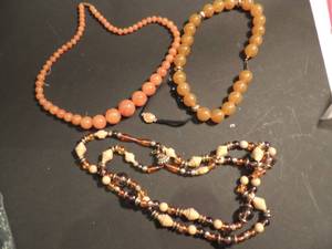 lot 36 image: Jewelry
