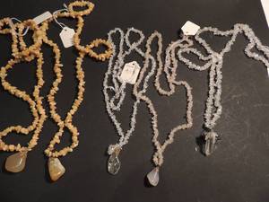 lot 48 image: Jewelry