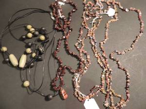 lot 39 image: Jewelry