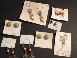 lot 31 image: Jewelry
