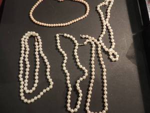 lot 67 image: Jewelry