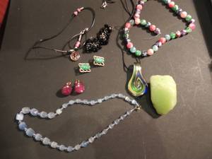 lot 58 image: Jewelry