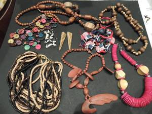 lot 54 image: Jewelry