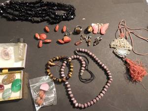 lot 61 image: Jewelry