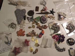 lot 59 image: Jewelry