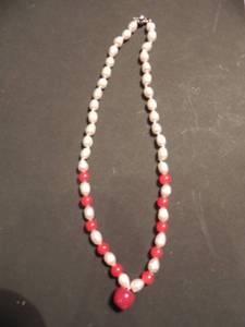 lot 199 image: Jewelry