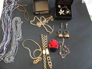 lot 173 image: Jewelry