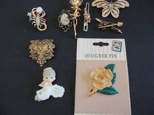 lot 165 image: Jewelry