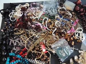 lot 187 image: Jewelry