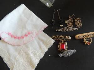 lot 188 image: Jewelry