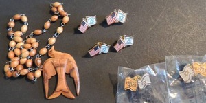lot 176 image: Jewelry
