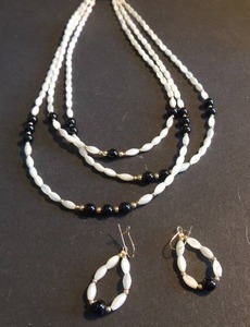 lot 171 image: Jewelry