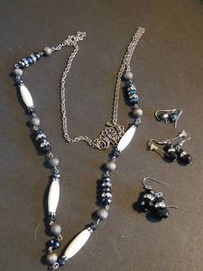 lot 170 image: Jewelry