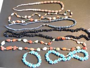 lot 186 image: Jewelry