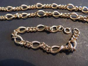 lot 178 image: Jewelry