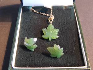 lot 96 image: Jewelry