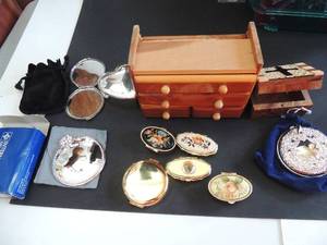 lot 137 image: Jewelry