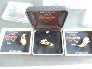 lot 108 image: Jewelry
