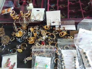 lot 189 image: Jewelry