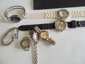 lot 10 image: Jewelry
