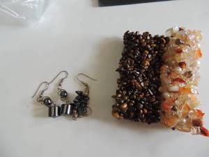 lot 6 image: Jewelry