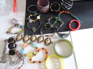 lot 9 image: Jewelry