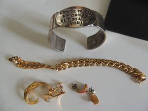 lot 13 image: Jewelry