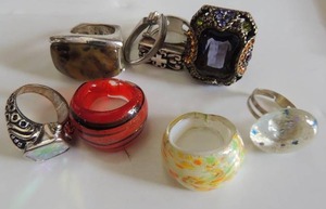 lot 11 image: Jewelry