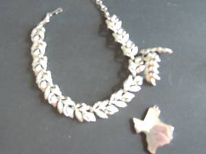 lot 149 image: Jewelry