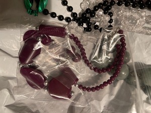 lot 16 image: Jewelry