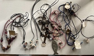lot 43 image: Jewelry