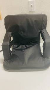 lot 124 image: Stadiun Seat Cushion Foldable w Carry Straps