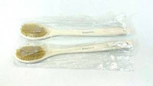 lot 213 image: Shower Brush (Lot of 2)