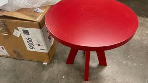 lot 303 image: Ruby Red Round Wooden Coffee Table - 18 x 16