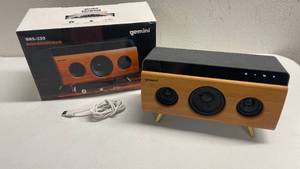 lot 306 image: Gemini Bamboo Bluetooth Speaker (Works)
