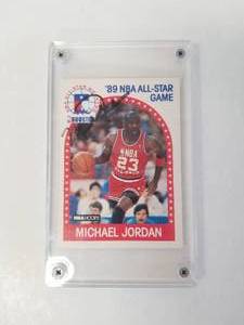 lot 3 image: 1989 NBA hoops card - Michael Jordan - signed - Authenticity unknown