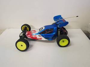 lot 9 image: RC10 - B3 - RC Dune Buggy