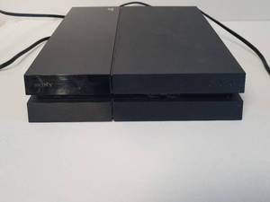 lot 1 image: PS4 gaming system - came on when tested