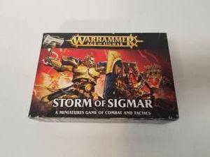 lot 13 image: Warhammer Age of Sigmar game piecesfigures