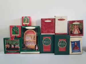lot 42 image: Selection of Hallmark Christmas ornaments