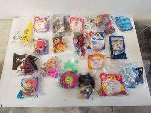 lot 189 image: Selection of McDonalds and more toys