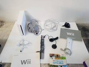 lot 119 image: Wii gaming console and accessories