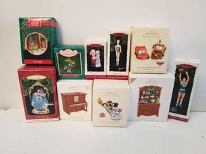 lot 140 image: Selection of Hallmark Christmas ornaments