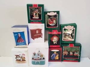 lot 169 image: Selection of Hallmark Christmas ornaments