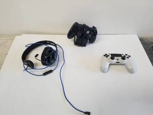 lot 205 image: Playstation game contollers