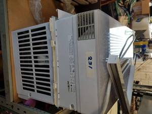 lot 231 image: Window AC unit - work when tested