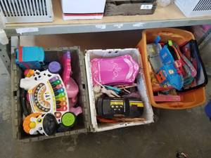 lot 232 image: Generous selection of toys