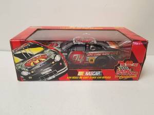 lot 38 image: Racing Champion 124 diecast - Bill Elliot nascar