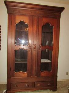 lot 3 image: VINTAGE Wood Hutch Mahogany. 2 glass doors, 4 tier shelving  2 bottom drawers 91 x 54 x19.5